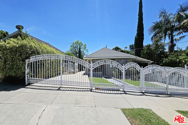 1716 Grafton Street, Los Angeles CA: https://media.crmls.org/mediaz/b498c322-e226-4e78-b3f3-8bb783b783cb.jpg