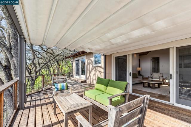 2160 Ridgewood Rd, Alamo CA: https://media.crmls.org/mediaz/b498df7d-1376-4a6b-93b3-68a46f0ec073.jpg