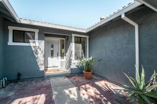 Image 3 of 33 For 3767 Fairlands Dr