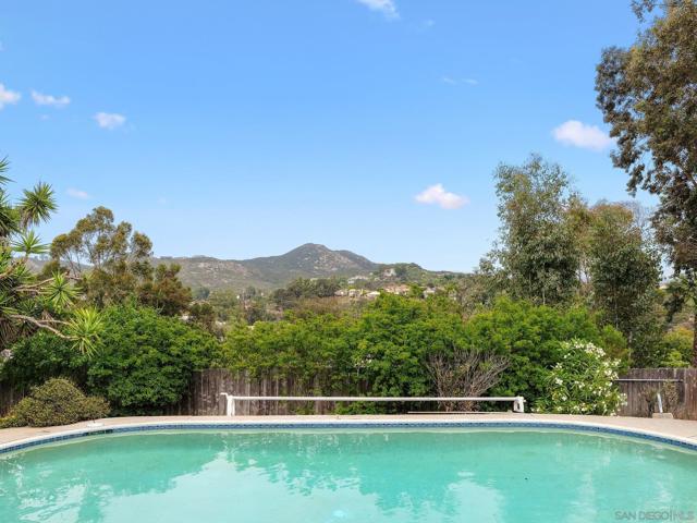 14813 Morningside Dr, Poway CA: https://media.crmls.org/mediaz/b499763b-0405-4620-a6b0-5f05e5985724.jpg