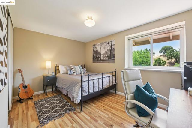 2353 Benham Ct, Walnut Creek CA: https://media.crmls.org/mediaz/b4998051-3710-4562-81fd-c148cf835a99.jpg