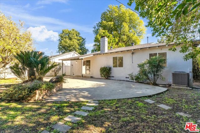 6649 Whitman Avenue, Lake Balboa CA: https://media.crmls.org/mediaz/b4999ce0-ae67-4645-950b-a023b85098de.jpg