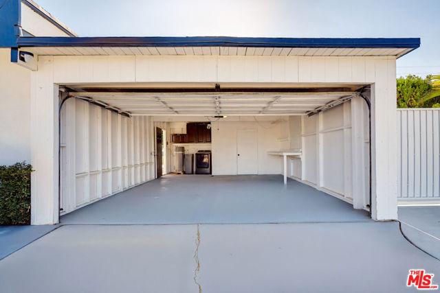 547 N Farrell Drive, Palm Springs CA: https://media.crmls.org/mediaz/b499c883-bea6-471c-9a63-ff5ac053b01f.jpg