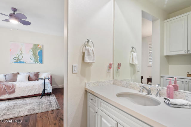 980 Via Anita, Newbury Park CA: https://media.crmls.org/mediaz/b499d236-f0b9-48f3-b3f4-8d01041fde7f.jpg