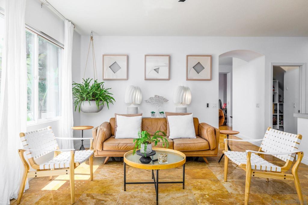 https://media.crmls.org/mediaz/b49a1d38-0413-437a-a681-75fef0945389.jpg?preset=X-Large
