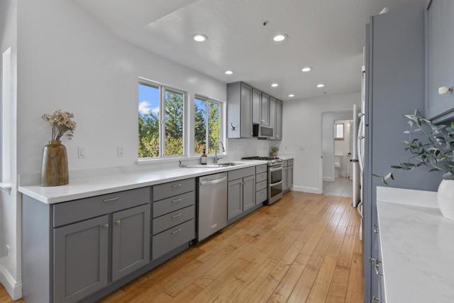 24865 Skyland Road, Los Gatos CA: https://media.crmls.org/mediaz/b49a5d89-aa44-4ac9-849e-69cc7863486a.jpg