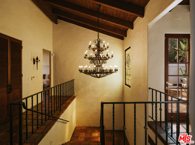 2942 Passmore Drive, Los Angeles CA: https://media.crmls.org/mediaz/b49af087-7b6c-4cc8-a32f-71f192bec8f2.jpg