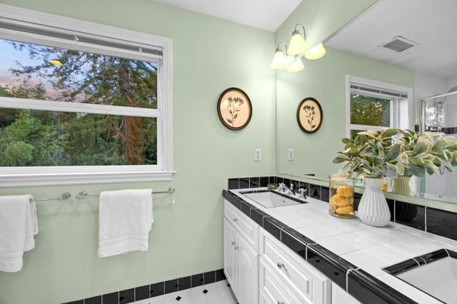 4040 Valente Court, Lafayette CA: https://media.crmls.org/mediaz/b49b2107-2fc9-47b3-8b6a-77f808e9823c.jpg