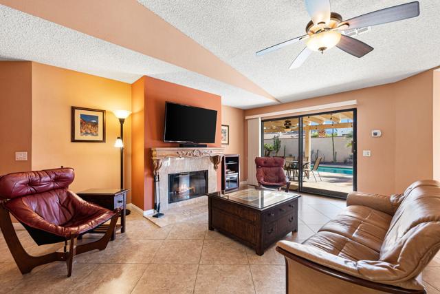 53720 Avenida Carranza, La Quinta CA: https://media.crmls.org/mediaz/b49b9f94-983b-4f8e-8be5-d7c2f3427c25.jpg