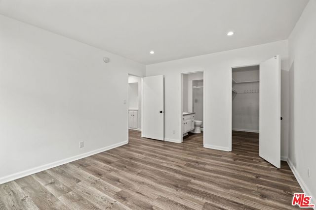 11930 Mayfield Avenue, Los Angeles CA: https://media.crmls.org/mediaz/b49bcba9-cc3f-4c9e-819d-99e7c36cb052.jpg