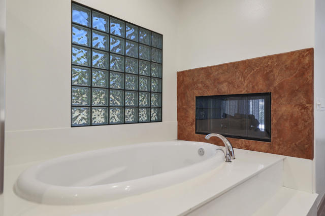 Image 22 of 42 For 78354 Calico Glen Drive