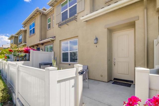Detail Gallery Image 3 of 60 For 1330 Santa Liza #4,  Chula Vista,  CA 91913 - 4 Beds | 3/1 Baths