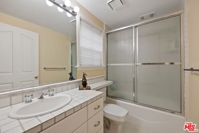 2431 Benedict Canyon Drive, Beverly Hills CA: https://media.crmls.org/mediaz/b49c8f84-e161-494d-b384-1d2397922308.jpg