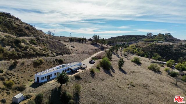 11077 Pacific View Drive, Malibu CA: https://media.crmls.org/mediaz/b49c95d4-f48a-4f98-a23b-0fa785f6db1c.jpg