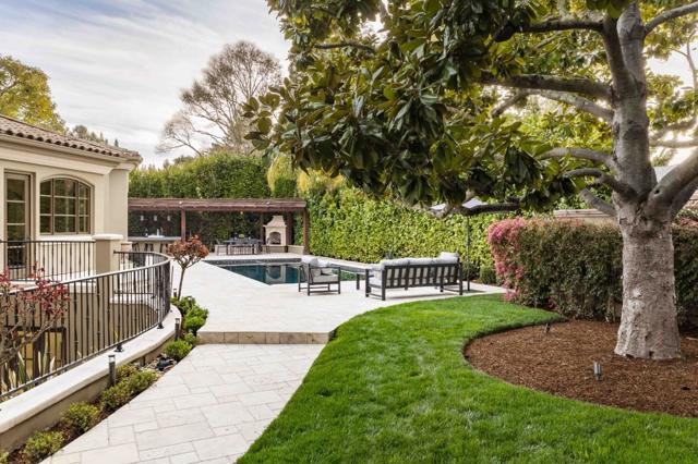 8 Reyna Place, Menlo Park CA: https://media.crmls.org/mediaz/b49d0ed4-563d-477e-a1eb-fb09b66b992e.jpg