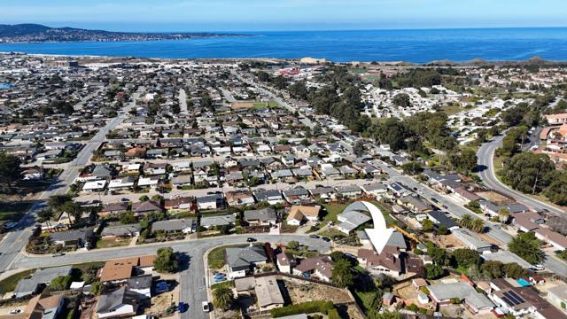 2050 Baldwin Court, Seaside CA: https://media.crmls.org/mediaz/b49dc9d2-f7e6-4097-9db9-d1398bcbb2cb.jpg
