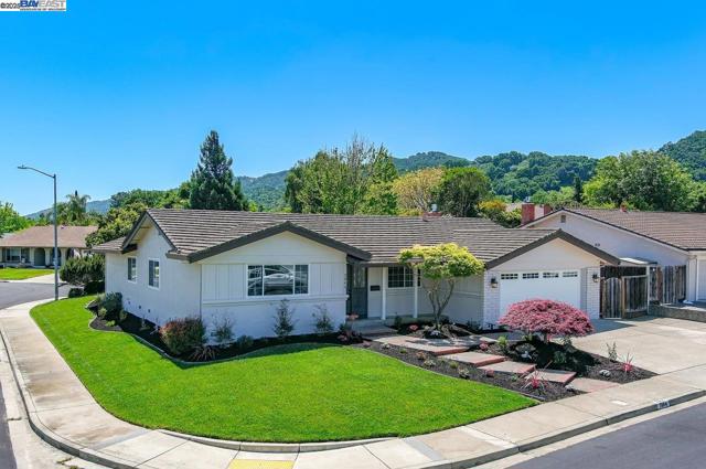 7864 Fairoaks Dr, Pleasanton CA: https://media.crmls.org/mediaz/b49e0cd8-c9db-4a9f-b4b8-193eeb3496f6.jpg
