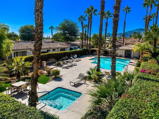416 Desert Holly Drive, Palm Desert CA: https://media.crmls.org/mediaz/b49e8967-04e4-497a-8d99-918ae8ba77dd.jpg