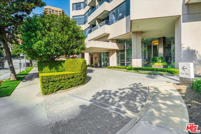 10490 Wilshire Boulevard, Los Angeles CA: https://media.crmls.org/mediaz/b49ec402-3336-4c3e-b676-af8af76e0a78.jpg