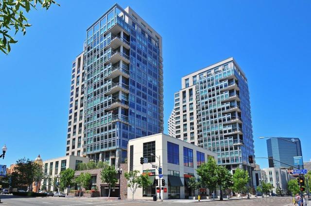 645 Front Street, San Diego CA: https://media.crmls.org/mediaz/b49eda46-7a65-40ac-b0f6-e996cda35710.jpg