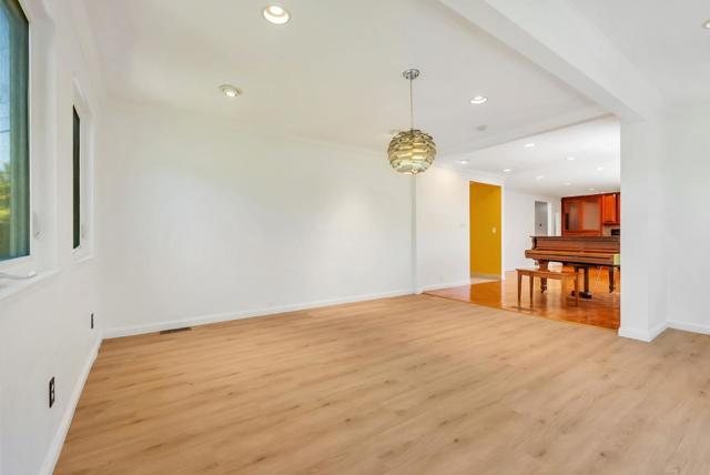 17 Muth Drive, Orinda CA: https://media.crmls.org/mediaz/b49f81a1-f8fe-4957-8c1f-b07ac0fbdff4.jpg