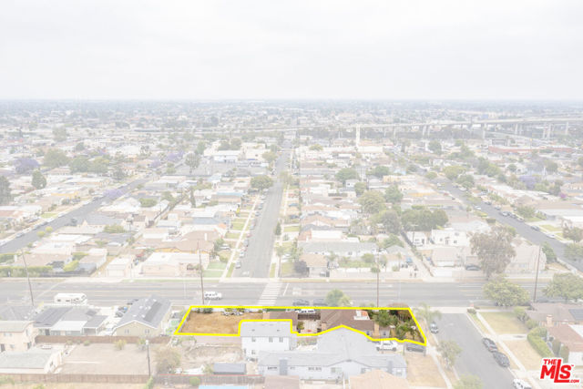 701 W 112th Street, Los Angeles CA: https://media.crmls.org/mediaz/b49f9128-5977-4f00-935b-5f08e83eb5c3.jpg