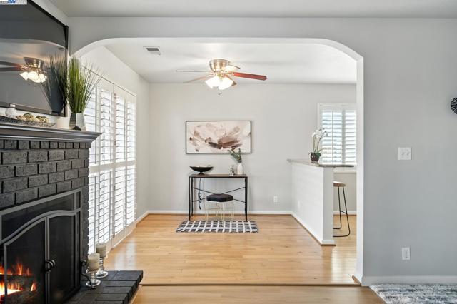 15740 Via Sonata, San Lorenzo CA: https://media.crmls.org/mediaz/b4a0389e-52a2-415d-be3b-a8ad2f92f80a.jpg