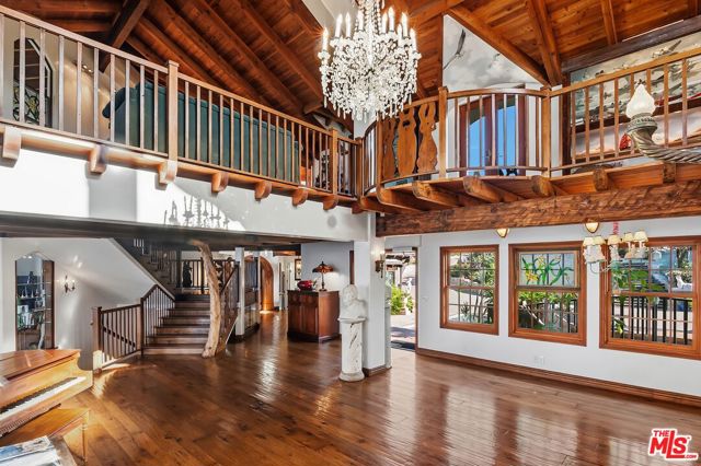 7007 Birdview Avenue, Malibu CA: https://media.crmls.org/mediaz/b4a04983-ed63-4353-94be-35e3a6aef3a3.jpg