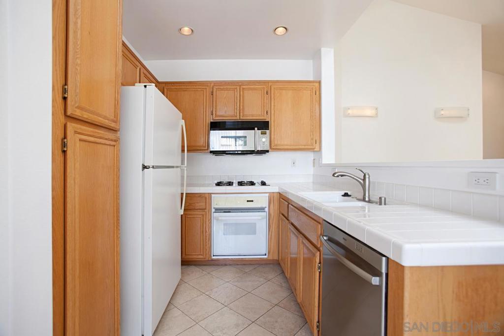 5558 Renaissance Ave - photo 9