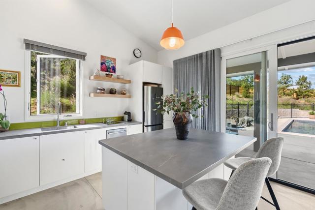 Detail Gallery Image 40 of 75 For 6937 Kellyn Ln, Vista,  CA 92084 - 4 Beds | 4/1 Baths