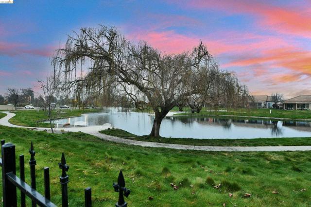 342 Desert Forest Ct, Rio Vista CA: https://media.crmls.org/mediaz/b4a1aa13-6d82-4fd5-96ea-5d7b5a4aa93d.jpg