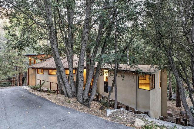 55283 Pine Crest, Idyllwild CA: https://media.crmls.org/mediaz/b4a1f06f-874c-42dd-b318-9bddc01b5dee.jpg