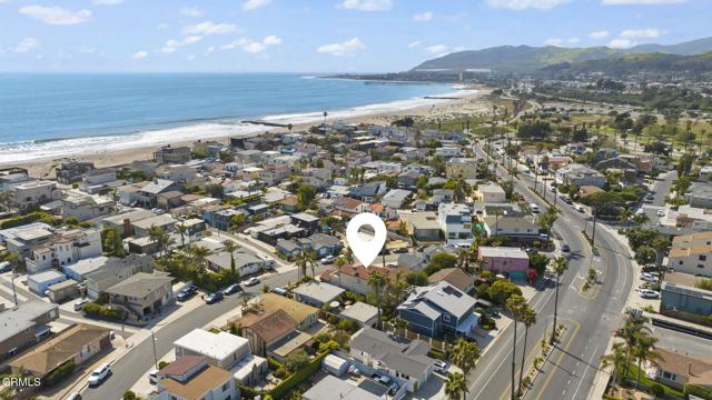 2149 Monmouth Drive, Ventura CA: https://media.crmls.org/mediaz/b4a2a1ca-298d-491a-b356-9f85db0827e6.jpg
