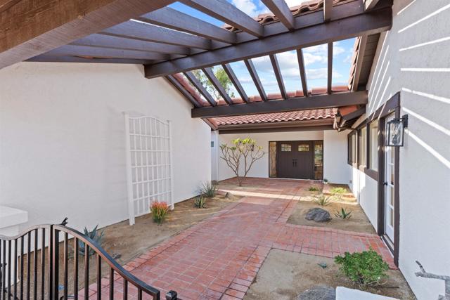 3565 Avenida Amorosa, Escondido CA: https://media.crmls.org/mediaz/b4a2b1b8-0c72-4187-a5a9-706b8273876e.jpg