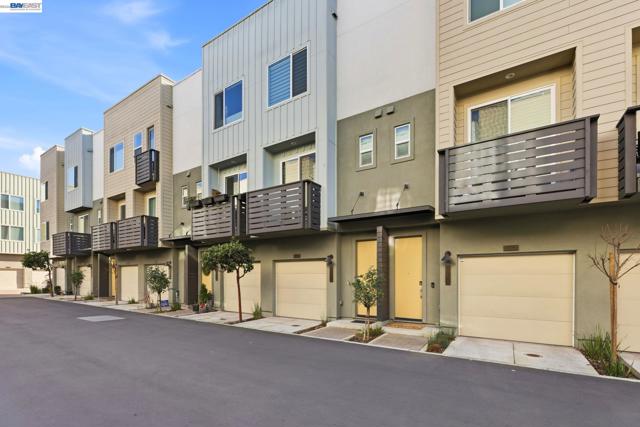 931 Edy Ln, Oakland CA: https://media.crmls.org/mediaz/b4a2c75e-d621-4261-b796-0faa7ac6d153.jpg