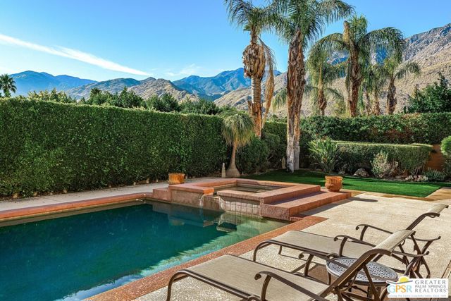 575 E Bogert Trail, Palm Springs CA: https://media.crmls.org/mediaz/b4a2fa83-f1fe-42f8-9e5f-33fd3c2c0f54.jpg