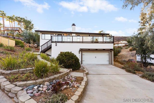 16310 Oak Springs Dr, Ramona CA: https://media.crmls.org/mediaz/b4a35787-59fc-4631-b7b6-5b458090464d.jpg