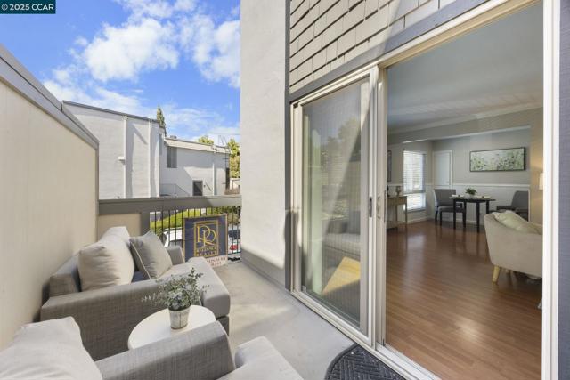 2045 Sierra Rd, Concord CA: https://media.crmls.org/mediaz/b4a36723-ed56-4e65-b7aa-69fa7454e3ea.jpg