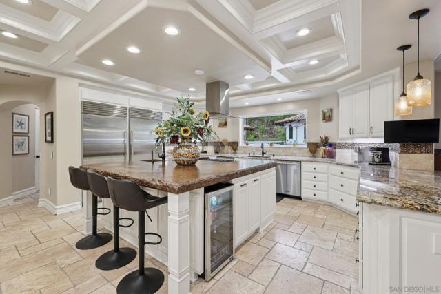 13371 Summit Cir, Poway CA: https://media.crmls.org/mediaz/b4a3d9e8-f143-47b9-9d05-eff89fd9daac.jpg