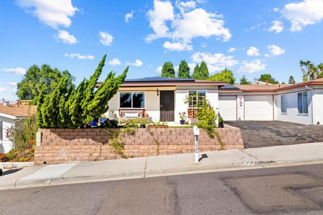 3560 Santa Maria Street, Oceanside CA: https://media.crmls.org/mediaz/b4a46c56-7a79-4c5d-a0d2-b913d238f5a1.jpg