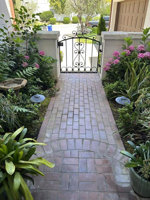 Detail Gallery Image 5 of 11 For 1328 Bulrush Ct, Carlsbad,  CA 92011 - 4 Beds | 2/1 Baths