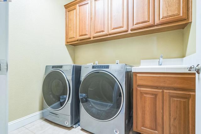 3463 Rimini Ln, Dublin CA: https://media.crmls.org/mediaz/b4a51584-03cc-48a7-b8f8-64d90098a8ab.jpg