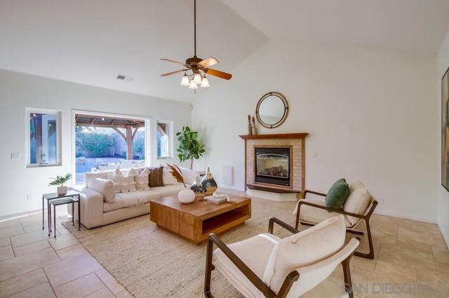 14590 Kent Hill Way, Poway CA: https://media.crmls.org/mediaz/b4a59019-6832-4773-90b1-b1cca1516298.jpg