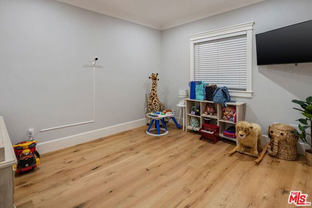 Image 15 of 35 For 5523 Longridge Avenue