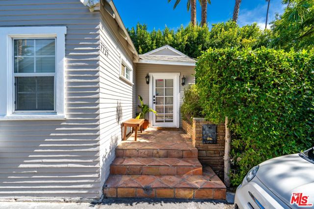 7721 LEXINGTON Avenue photo 1