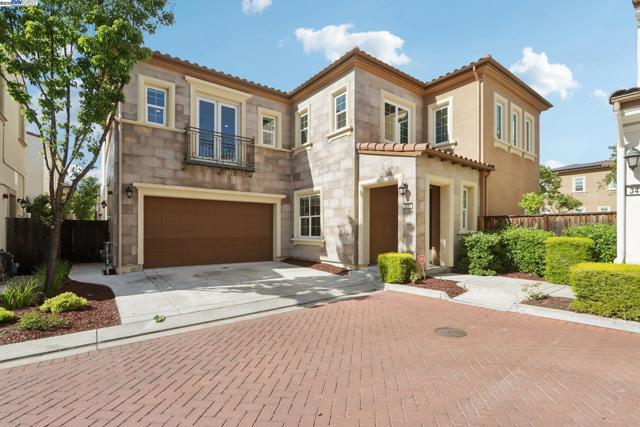 3454 Cinnamon Ridge Rd, San Ramon CA: https://media.crmls.org/mediaz/b4a7fc1d-2e0c-4e12-9241-50aea2aba356.jpg