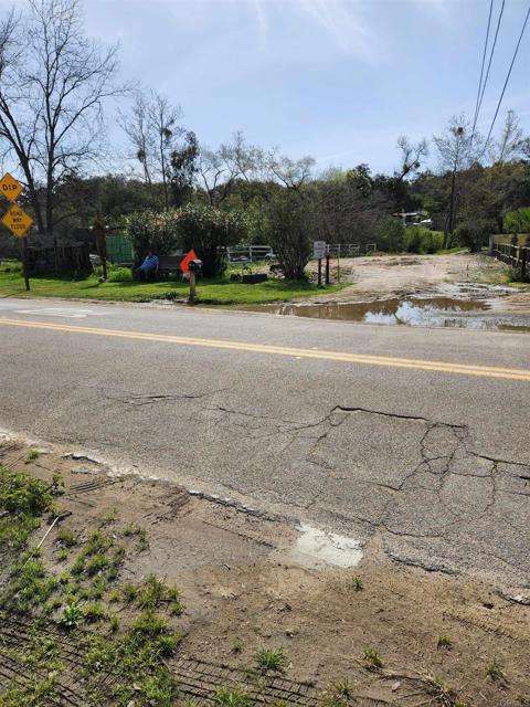 4800 blk 5th Street, Fallbrook CA: https://media.crmls.org/mediaz/b4a82353-8805-4493-8554-3825a063c036.jpg