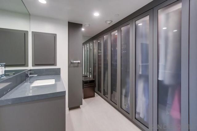 1750 Avenida Del Mundo, Coronado CA: https://media.crmls.org/mediaz/b4a8536d-f3f2-4a6f-9fe7-caa0d777c91d.jpg