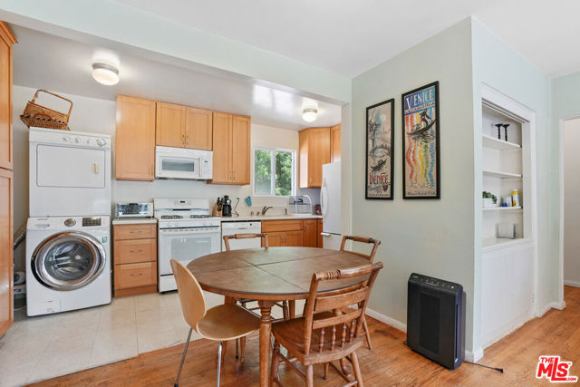 638 Rose Avenue photo 8