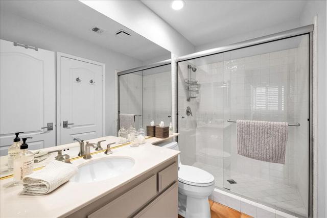 18 Hilton Head Drive, Rancho Mirage CA: https://media.crmls.org/mediaz/b4a87a6b-f440-41a8-94fa-e9cf2321b11e.jpg